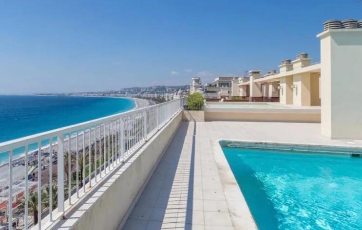 Le Royal, Spacious Seaside Apartment Rooftop And Pool Niza Exterior foto
